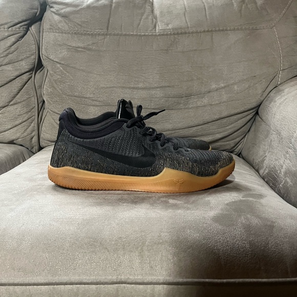 Nike Black and Yellow Athletic Shoes main image 6